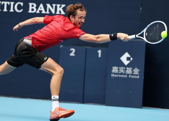 米兰体育app-包含西班牙网球队力克英国网球队，梅德韦杰夫统治全场的词条