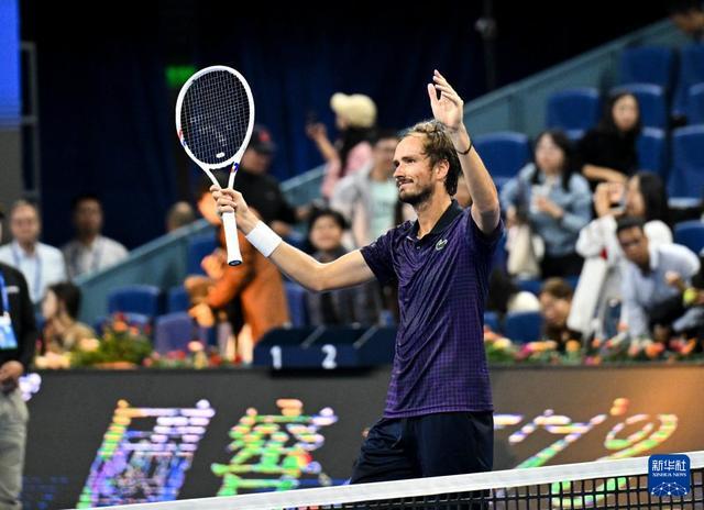 法国网球队轻取德国网球队，梅德韦杰夫送出助攻