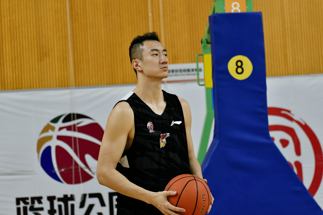 米兰体育官方网站-黑山球队士气大振，备战新赛季