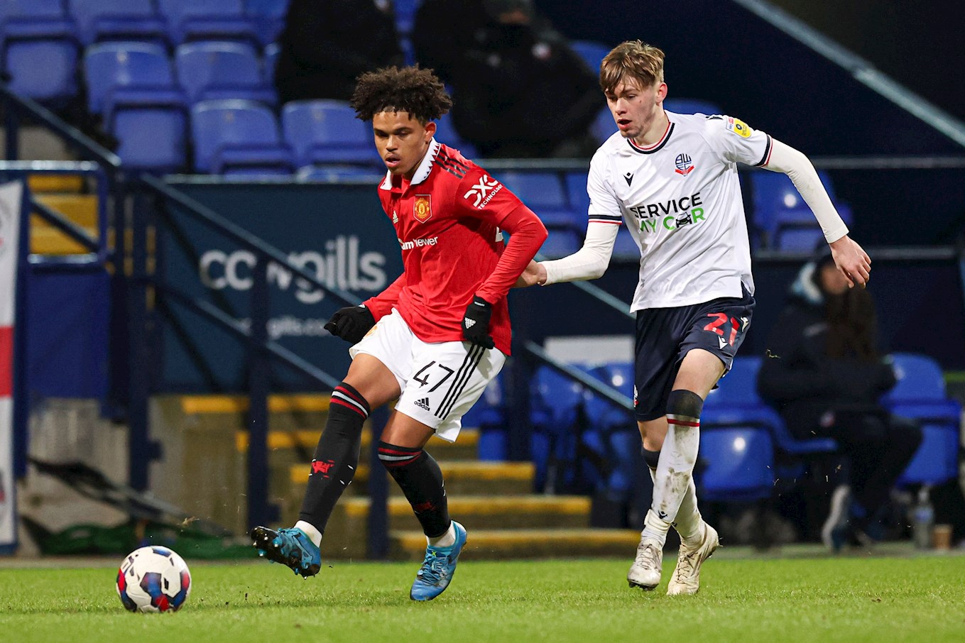 博尔顿队险胜，扭转连败颓势的简单介绍