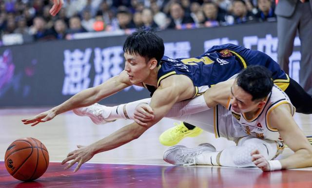 广东队迎战山西队的激烈比赛的简单介绍