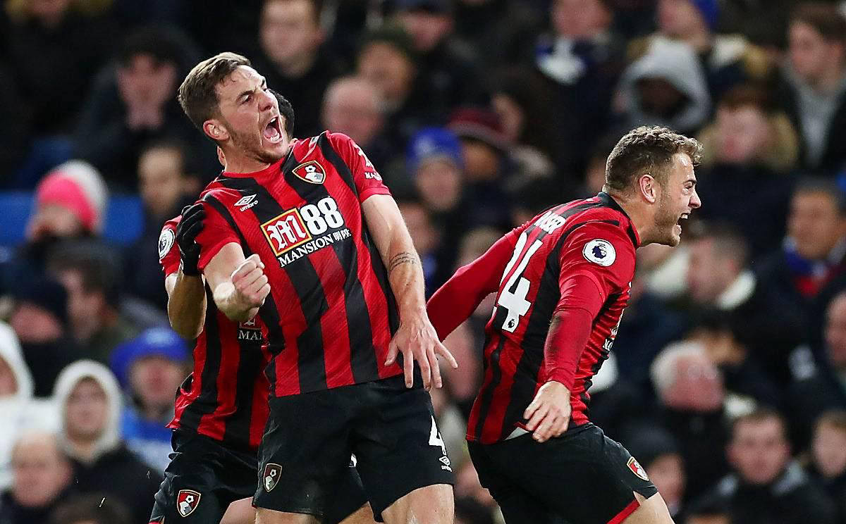 包含伯恩茅斯客场大胜埃弗顿，稳住英超联赛前十名位置的词条