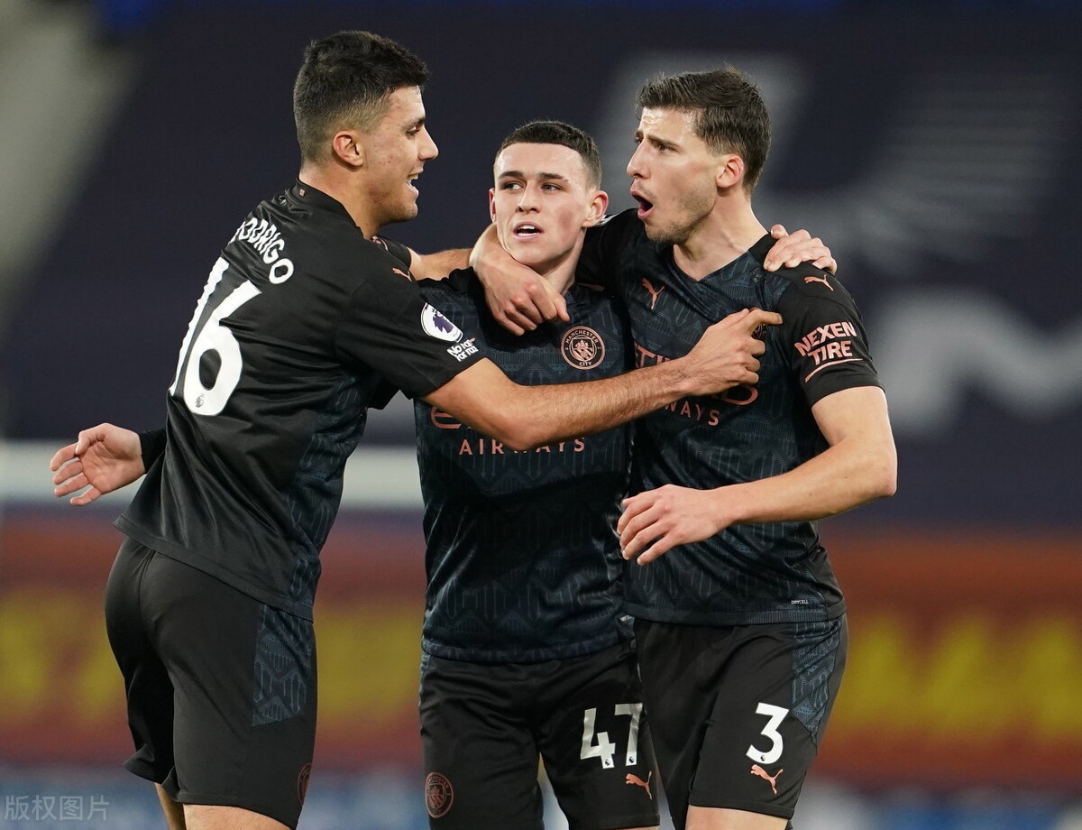 包含曼城反超积分领先优势，牢牢占据领先位置的词条